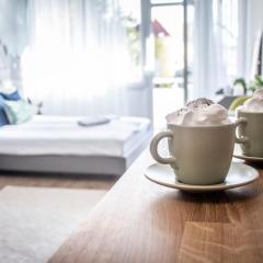 LouLou's Central Apartment with cosy balcony