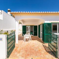 Cozy and sunny villa just some steps from the sea