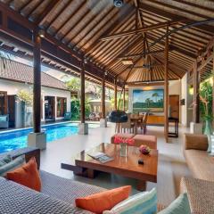 Lakshmi luxury villas, walk to the beach and Seminyak shopping