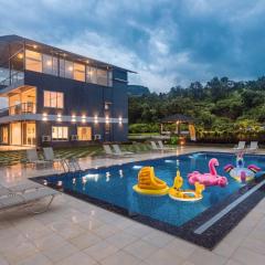 SaffronStays Sundowner by the Lake, Karjat - party-perfect pool villa with rain dance and cricket turf