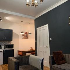 Glamours stylish Victorian apartment near city centre