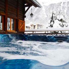 Chalet Falcon With Hot Tub - in a great location!