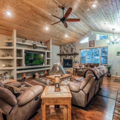 Heavenly Pines, 3 Bedrooms, Wi-Fi, Fireplace, Ramp Accessible, Hot Tub, Sleeps 6