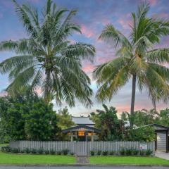 Sweet Creek Cottage, Palm Cove, 200m to Beach, Heated Pool, Pets