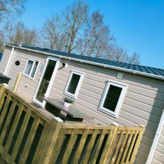 BJ Chalets - De Rug 1 - Vakantiepark Lauwersoog - LUXE chalet met vaatwasser! Vroege incheck!