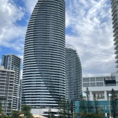 4 Bedroom Huge Sub Penthouse SKY HOME Level 31 Magnificent VIEWS Oracle Broadbeach LUX 260m2 Family Apartment, Sleeps 8 Adults and 2 Children, Sofa Bed , Portacot, High Chair Central Loc Walk to Everything