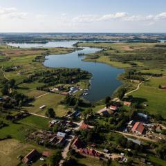 WIEJSKI APARTAMENT W DOMU NAD JEZIOREM