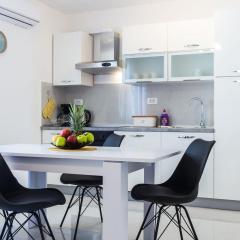 Petra modern apartment with free parking and BBQ