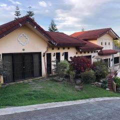 Tagaytay BNR Guesthouse 4BR With Balcony 12-14 Guest