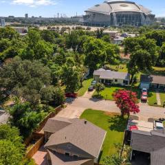 Arlington Home at AT&T Stadium - Cowboys, Globe Life by HomeStayPros