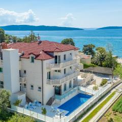 Hotel Riva Kaštela with swimming pool