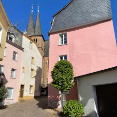 Uriges Ferienhaus in der Altstadt von Saarburg mit Sauna, Kinderspielecke, 1000Mbit Wlan, 1 Minute vom Wasserfall entfernt