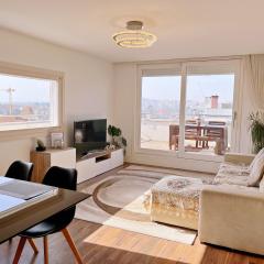 Unique Penthouse Porto near Livaria Lello - 40m2 Terrace and Free Parking