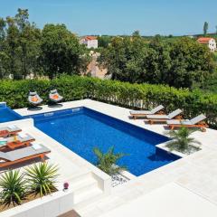 Villa Pino with Pool, Sauna & Jacuzzi