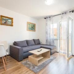 Sunny apartment ILI near Amfiteatar