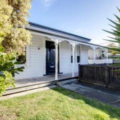 Coastal Villa - Napier Holiday Home