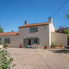 Maison de ferme rénovée avec cheminée, terrasse et jardin clos - à 800m du bourg de Froidfond - FR-1-426-149