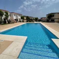 Forcat Apartamento bajo con jardín y piscina