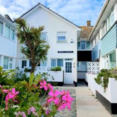 Island View - 3 Bedroom Holiday Cottage - 40m to Porthgwidden Beach - Sleeps 7 - inc FREE Parking