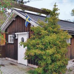 Stunning Home In Lärbro With Wifi