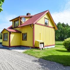 Cozy Home In Vänersborg With Wifi