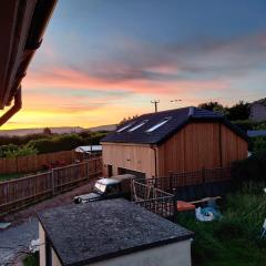 Scandi-luxe Studio, with wood fired hot tub