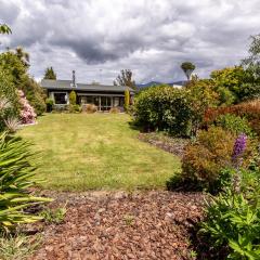 Boat Harbour House - Te Anau Holiday Home