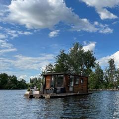 Gemütliches Hausboot mit Kamin in Berlin