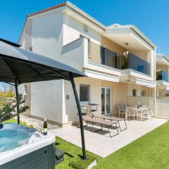 Crowonder Beachfront Reiterer Villa V1 with Jacuzzi 30 meters from the Beach