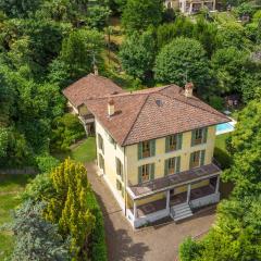 L'Ortensia della Villa Isabella, Camera con vista lago, balcone sul parco e bagno esclusivo all'esterno della camera