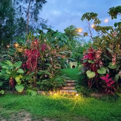 猫とピアノと星空のリゾートブティックコテージ -Starry Forest Cottage Okinawa-