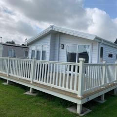 8 BIRTH LODGE ON CAYTON BAY HOLIDAY PARK