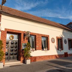 Restaurace-Pension-Vinařství U Šťastných