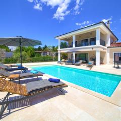 Villa MAGNIFICA with pool