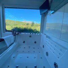 Highland Stays - Ben View Studio Pod & Jacuzzi Bath