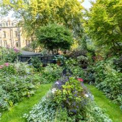 Beautiful Double Room in Idyllic West End Townhouse