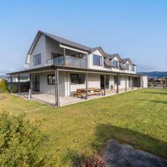 Acheron Homestead - Te Anau Holiday Home