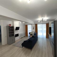 Apartament rafinat cu grădină privată