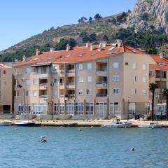 Apartments by the sea Omis - 6073