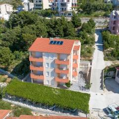 Apartments with a parking space Duce, Omis - 9437