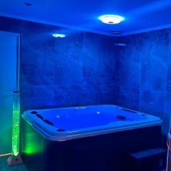 Maison privative SPA Jacuzzi Sauna Salle de jeux