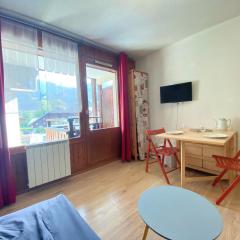 Studio confortable avec balcon et parking au centre du village - FR-1-624-121