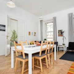 Bright, Spacious Apartment in the Historic Centre