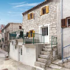 Apartments with a parking space Omis - 16185