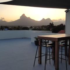 Superbe appartement avec vue mer et montagnes.