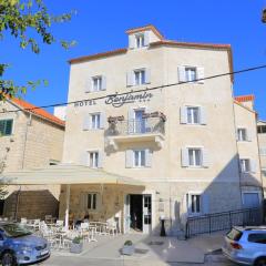 Rooms by the sea Kastel Novi, Kastela - 17909