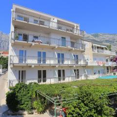 Apartments with a parking space Makarska - 18332