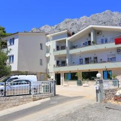 Apartments with a parking space Makarska - 18367