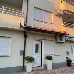 Apartments with a parking space Makarska - 19851