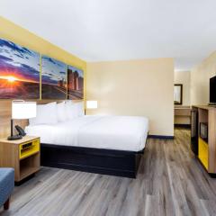 Days Inn & Suites by Wyndham Clovis